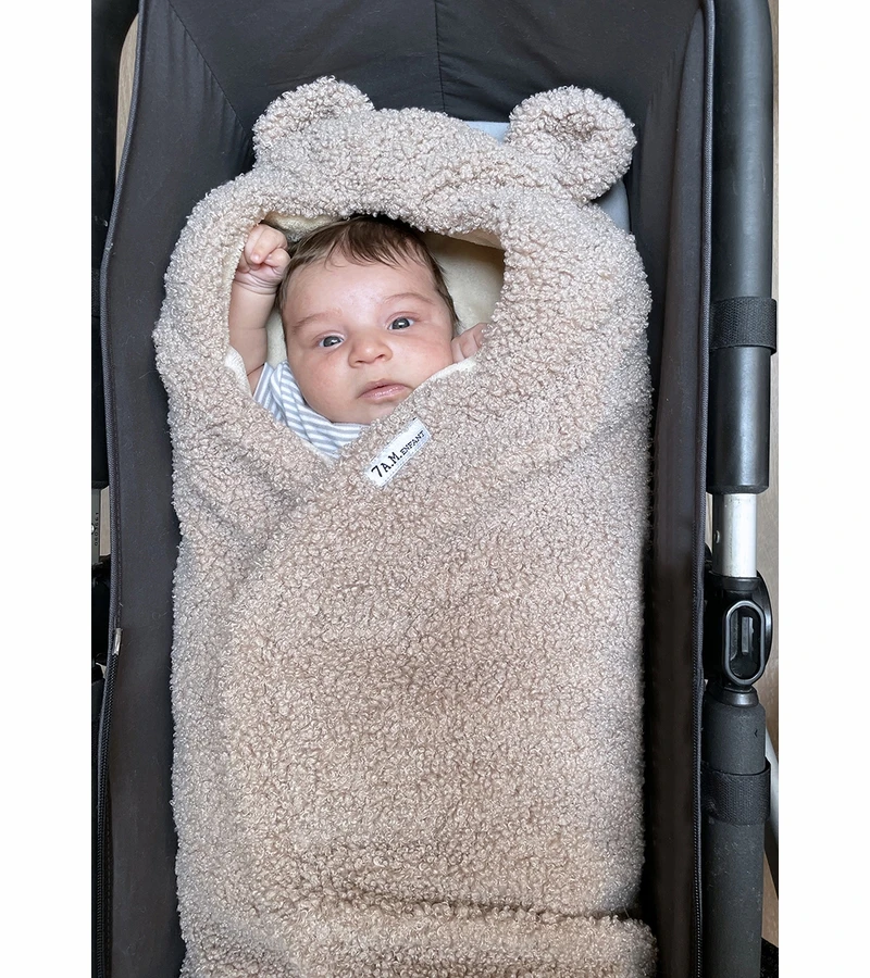 7 A.M. Enfant Nido Bebe Teddy Infant Wrap - Oatmeal Teddy (0-6m) 6 7 A.M. Enfant Nido Bebe Teddy Infant Wrap - Oatmeal Teddy (0-6m) - Image 6